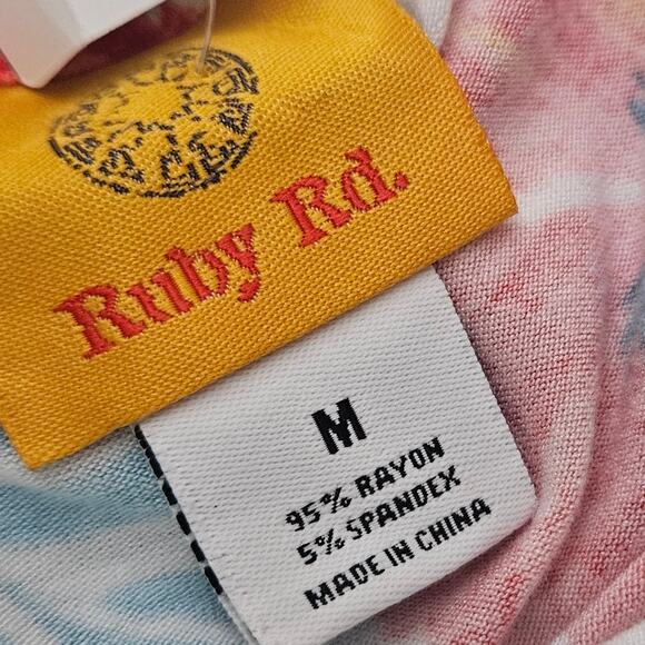 Tropical Floral Tee Size Medium - Picture 3 of 4